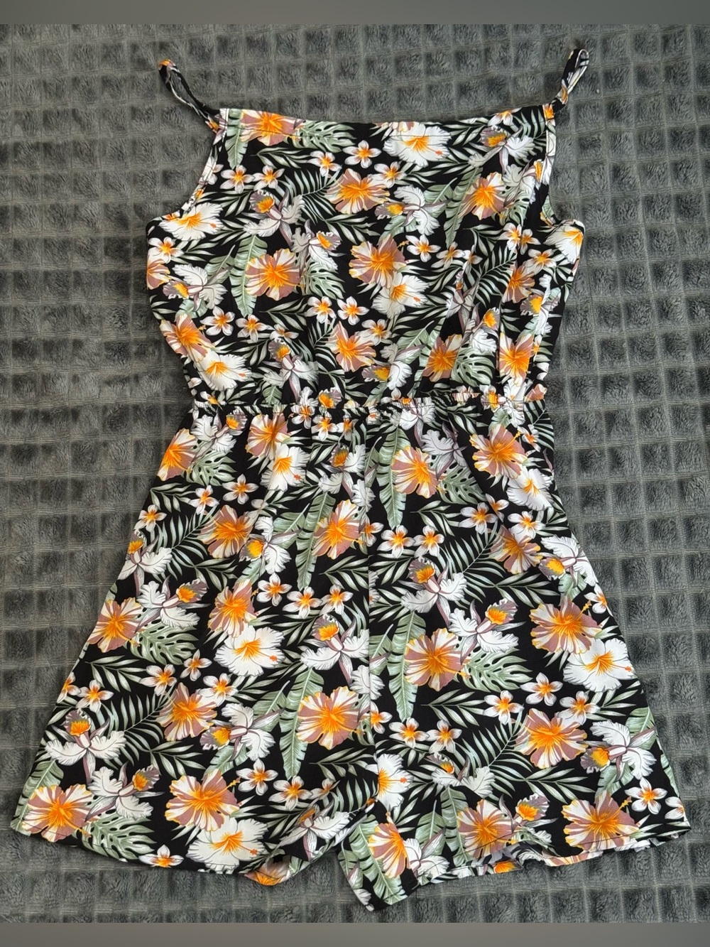 ❤️2/$20 Small Women’s Black Floral Tropical Hawaiian Romper Orange Vacation (B6)